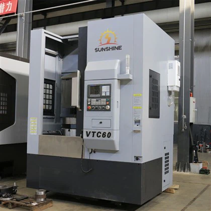 Deil Fertigol VTC 60 CNC gyda chuck hydrolig