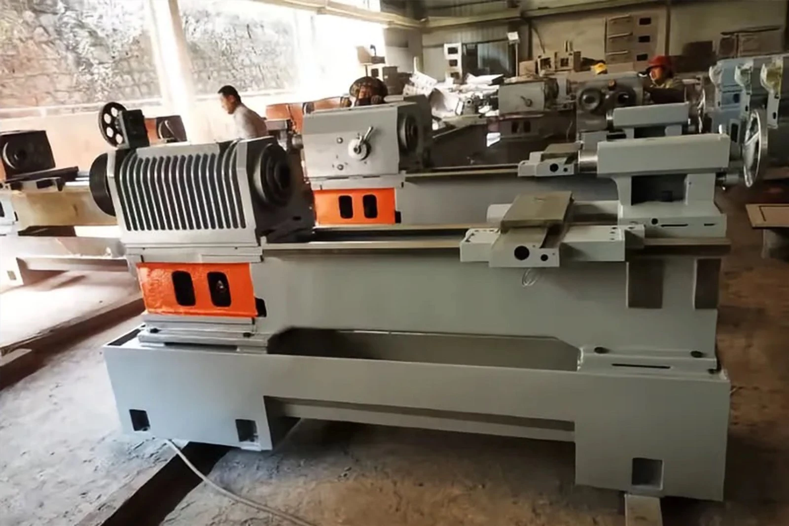 Ordinary horizontal lathes offer inexpensive machining Ordinary horizontal lathes offer inexpensive machining